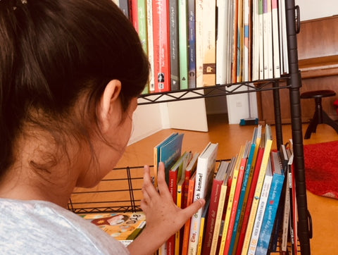 Mobiler Bibliothekswagen für die Flüchtlingsunterkunft in Pankow-Heinersdorf